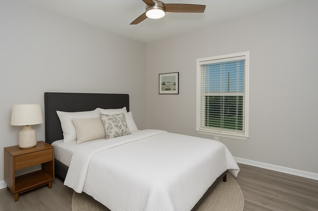 Building Photo - Gorgeous - Completely updated 2 bed 2 bath...