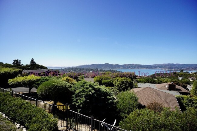 Building Photo - 3 Bartel Ct