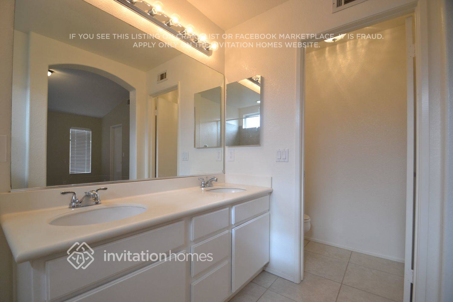 Building Photo - 488 Vista del Sol