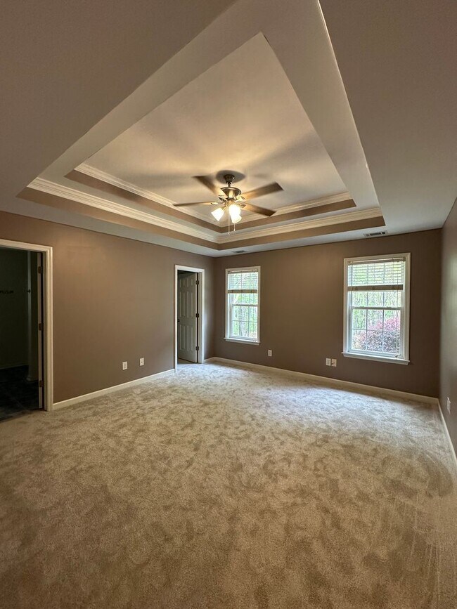 Building Photo - Move-In ready 3-bedroom 2-bathroom house on the Eastside