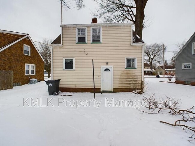 Building Photo - 805 Willard Ave SE