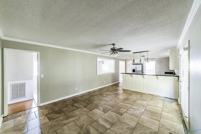 Building Photo - 2107 Edinburgh Dr SW