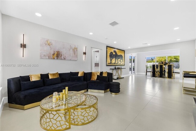 Building Photo - 1104 N 13th Terrace