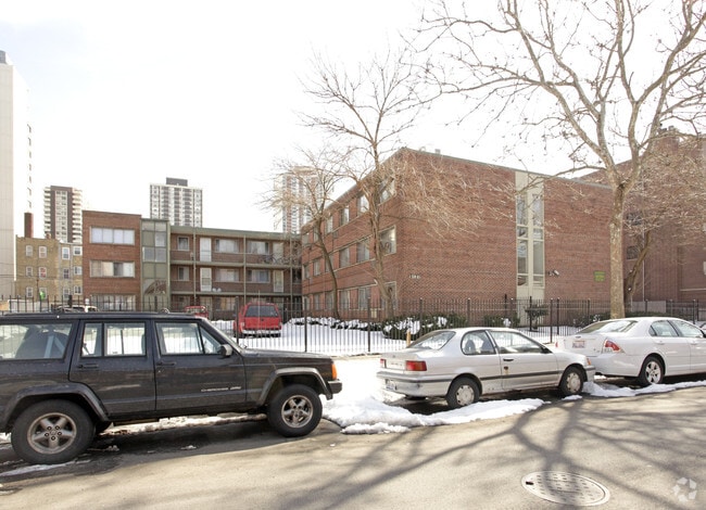6131 N Winthrop Ave Apartments - 6131 N Winthrop Ave