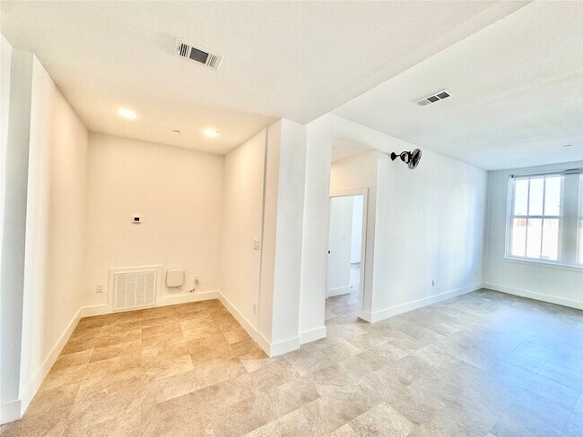 Building Photo - 2102 Mechanic St