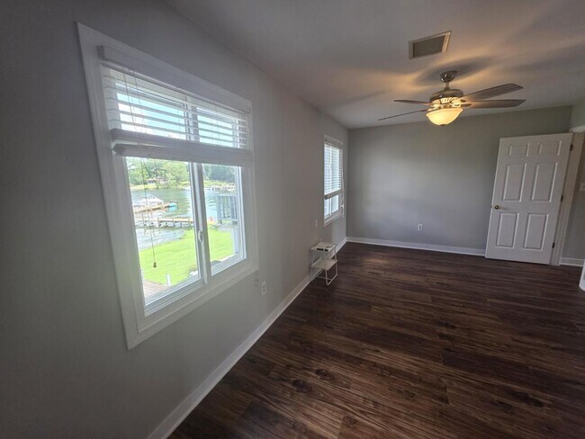 Building Photo - 112 Lake Ridge Dr
