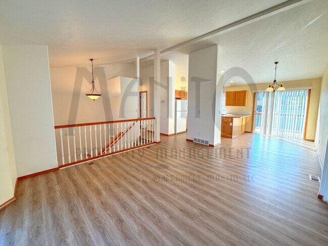 Building Photo - Beautiful Gleneden Heights Home