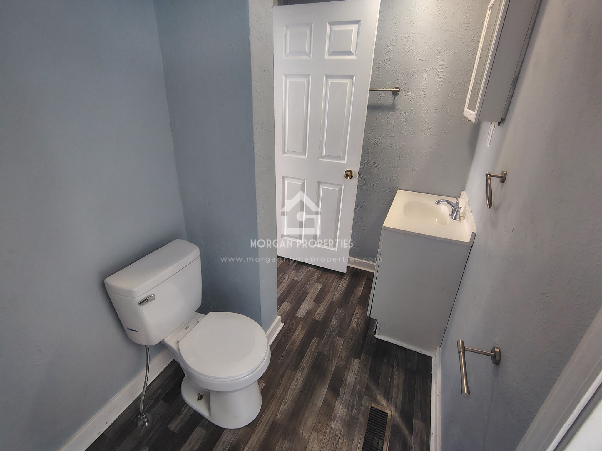 Building Photo - 1001 W 1st St