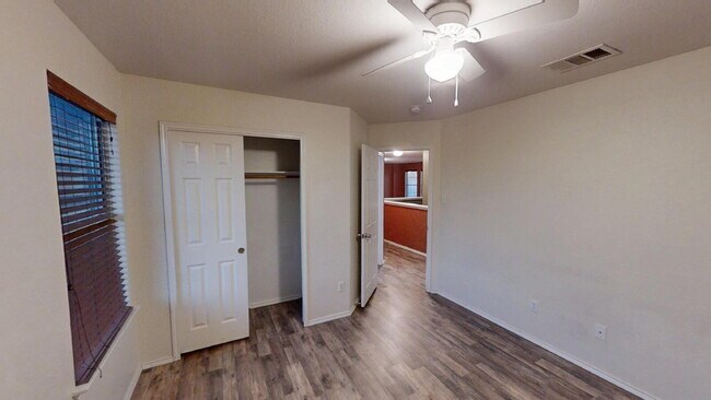 Building Photo - "Spacious 4-Bedroom Gem with 2.5 Baths and...