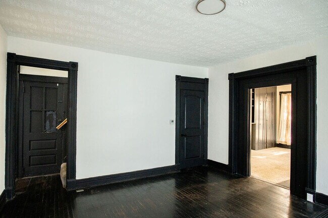 Building Photo - 415 Brightwood Ave