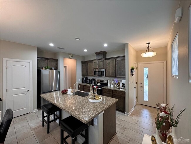 Building Photo - 28 N Soñador Dr