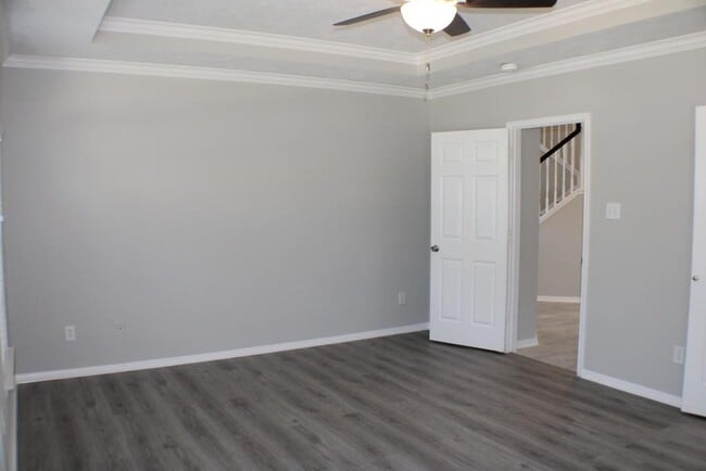 Building Photo - 2411 Rose Hollow Dr