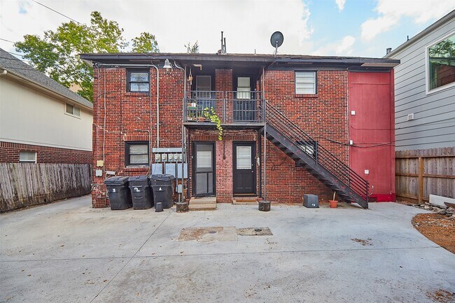 Building Photo - 1320 W Pierce St