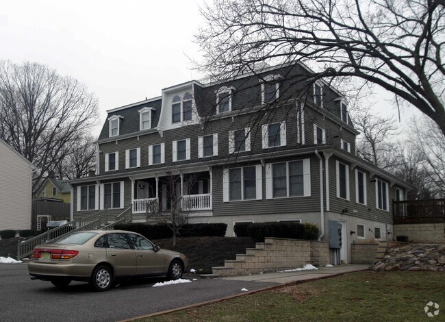Building Photo - 756 Middlesex Ave