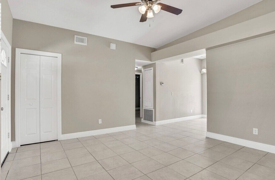 Building Photo - 3013 Rollman Rd