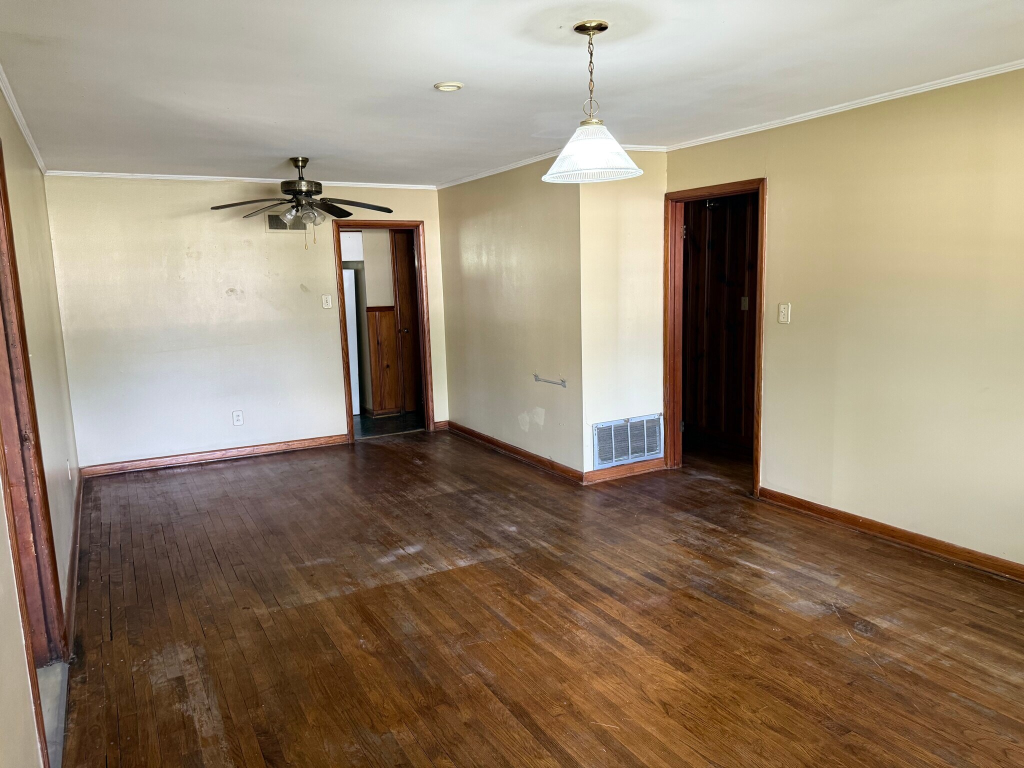 Large living room - 2417 Forest Home Rd