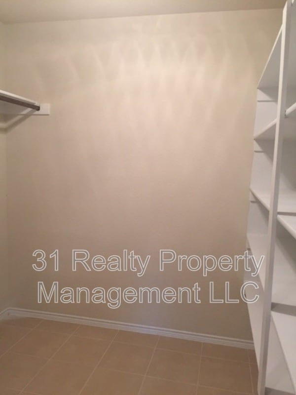 Building Photo - 1305 Swan Ridge Dr
