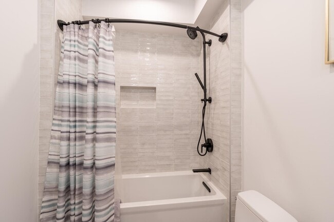 Building Photo - 103 17th St SE