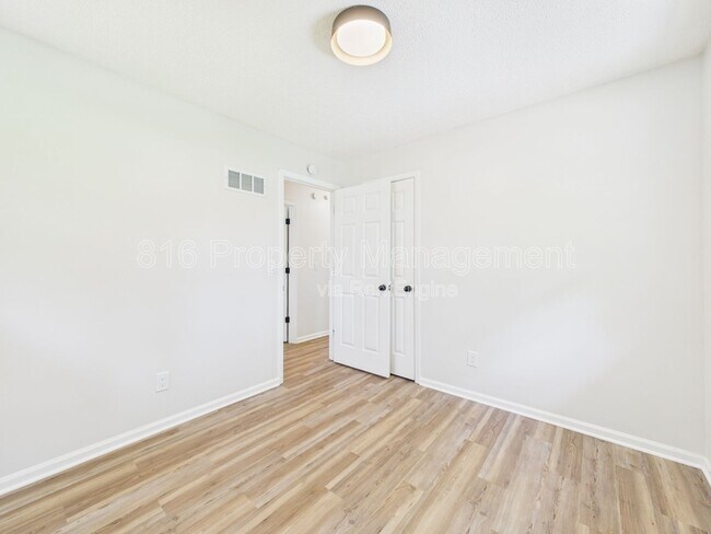 Building Photo - 8622 E 108th Terrace