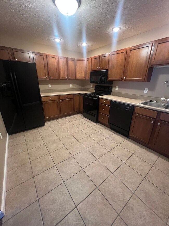 Building Photo - Beautiful 2 Bedroom 2.5 Bath Condo With Loft Space!