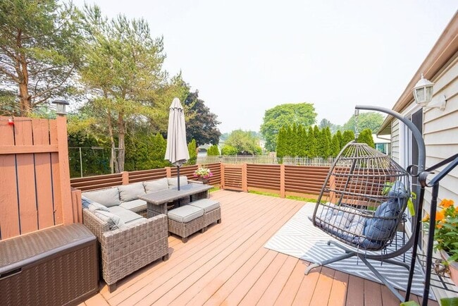 Building Photo - Amazing 3 Bedroom and 2 Full Bath Home For Rent in Greece Available April 1st.