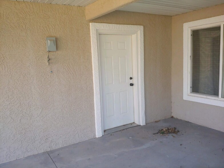 Building Photo - 1024 Shadow Point Dr