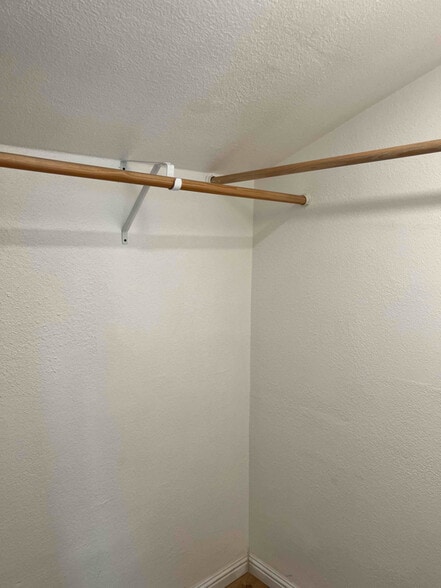 Building Photo - 606 E B St