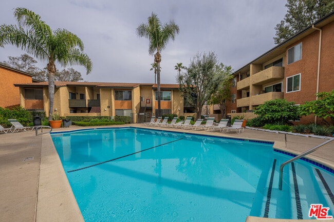 Building Photo - 15425 Sherman Way