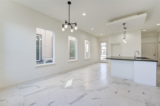 Building Photo - 2922 El Fenice Ln