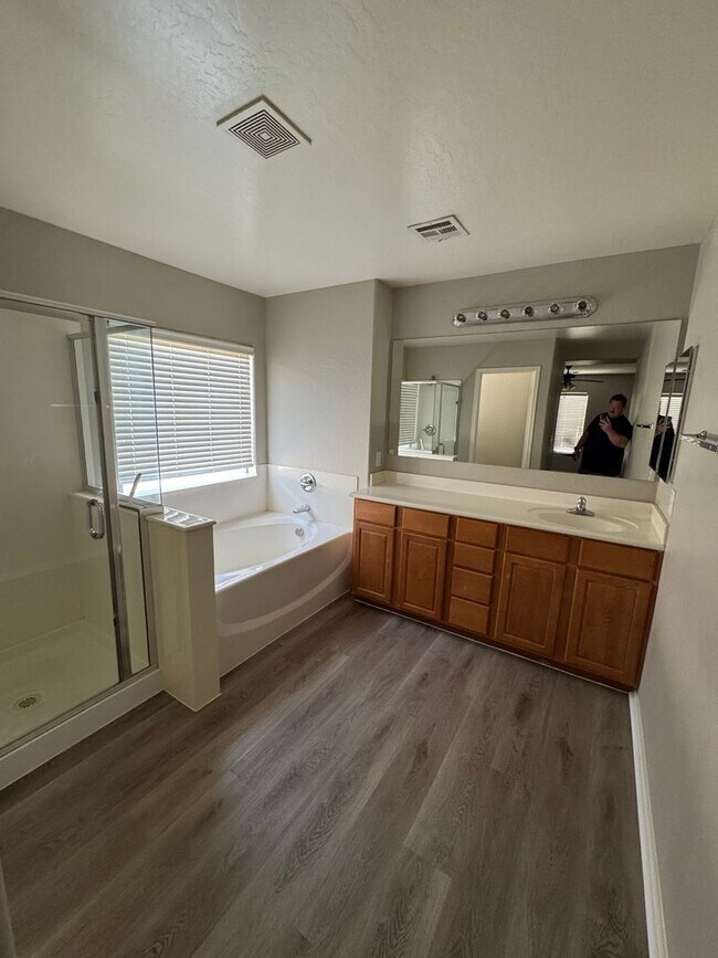 Building Photo - Beautiful 3 bedroom 2.5 bath home for Rent...