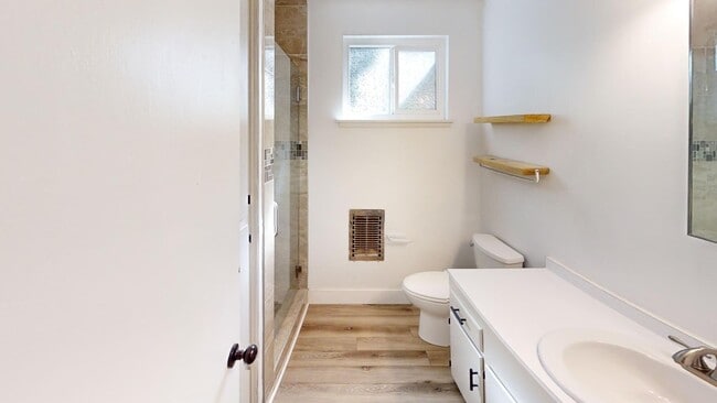 Building Photo - Charming Redlands Home