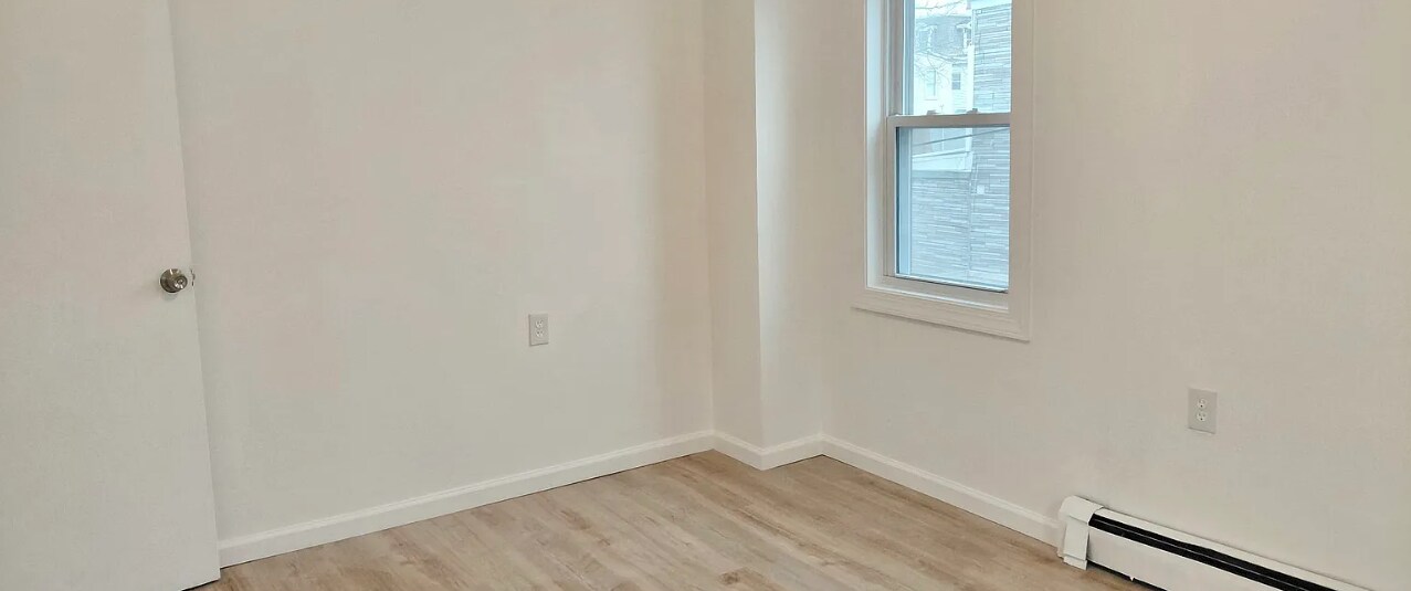 Building Photo - 301 Somerset St