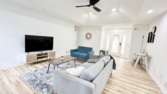 Building Photo - 1875 Terrace Lake Dr