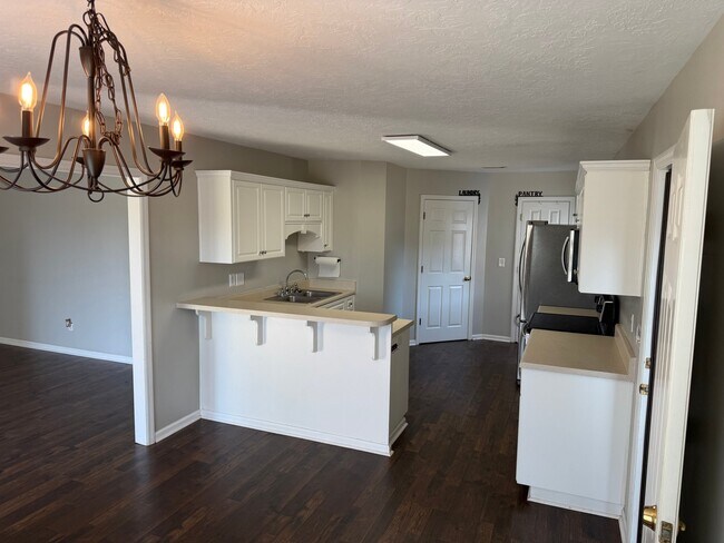 Building Photo - 223 Sand Fox Pl