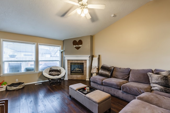 Building Photo - Modern and Updated 3bd/2b Home for Rent in...