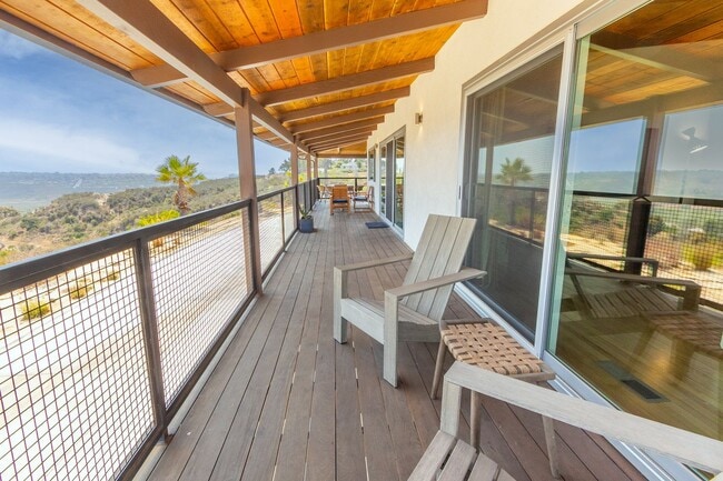 Building Photo - Spectacular Furnished 4 Bedroom/ 3 Bath Mid-Century Modern Retreat in Encinitas