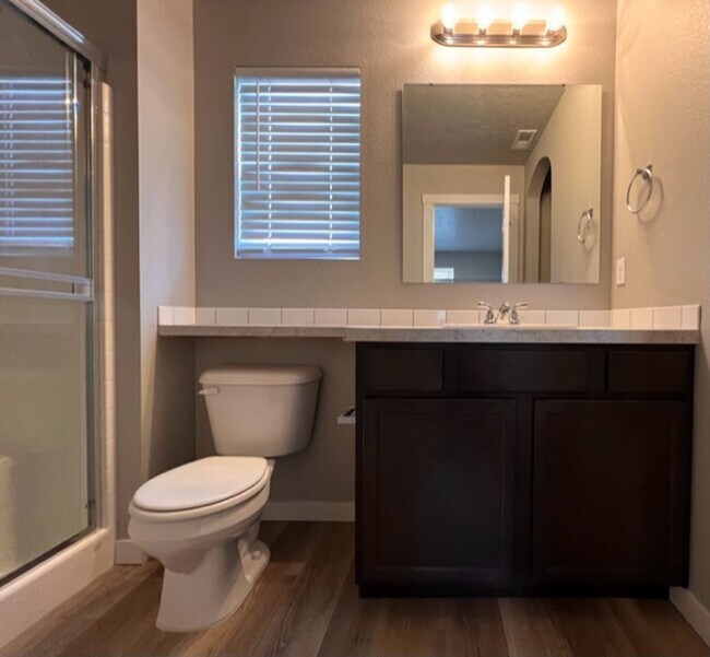 Building Photo - Beautiful Home Tucked In A Great Neighborhood