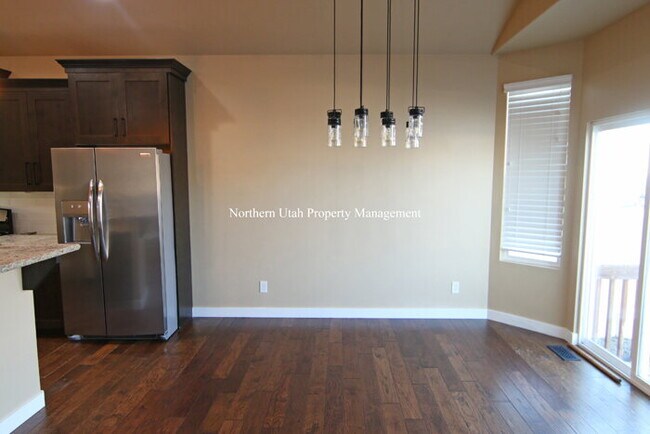 Building Photo - Beautiful Layton Home