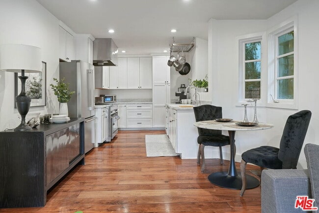 Building Photo - 1531 Marmont Ave