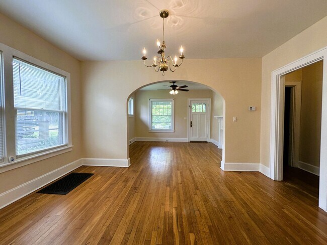 Building Photo - Beautiful, Historic House! Hardwood Floors, Full Basement, Detached Garage; W/D, Pets Ok!