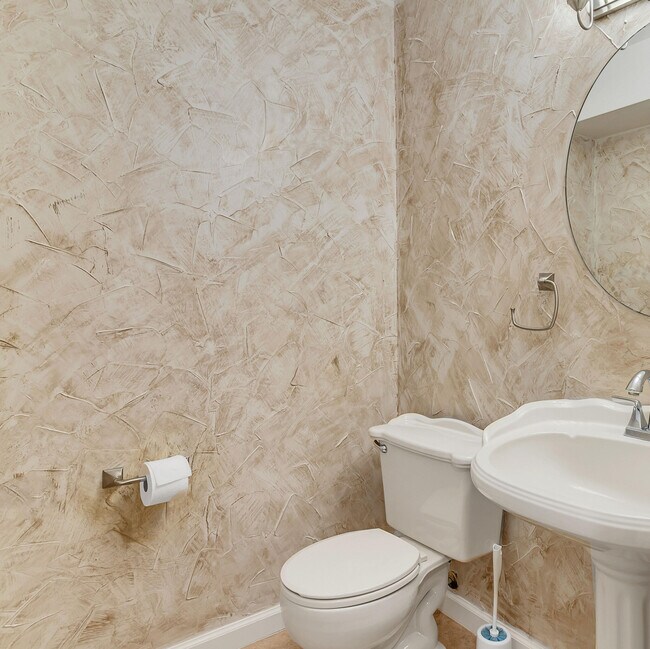 Building Photo - 467 Sandy Ridge Cir