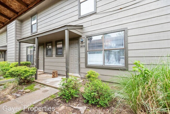 Building Photo - 3 br, 2.5 bath House - 2028 ball ave