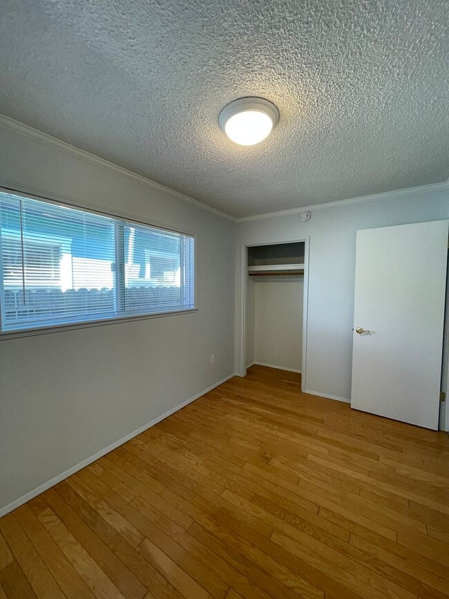 Building Photo - Three bedroom, one bath house in desirable...