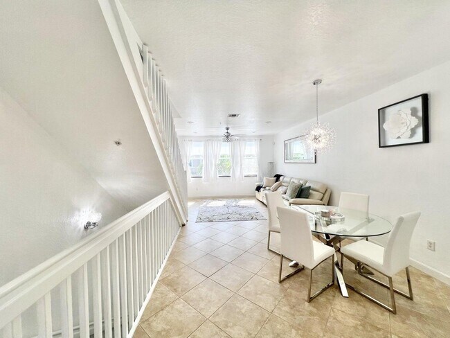 Building Photo - 840 Marina Del Ray Ln