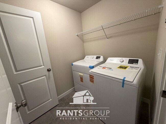 Building Photo - Leah's Landing