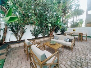 Building Photo - Gorgeous 1 Bed / 1 Bath with Large Private Patio in Carlsbad Village!