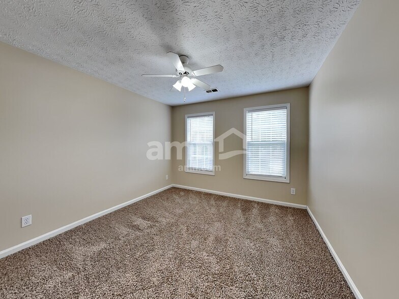 Building Photo - 1200 Evergreen Oak Way