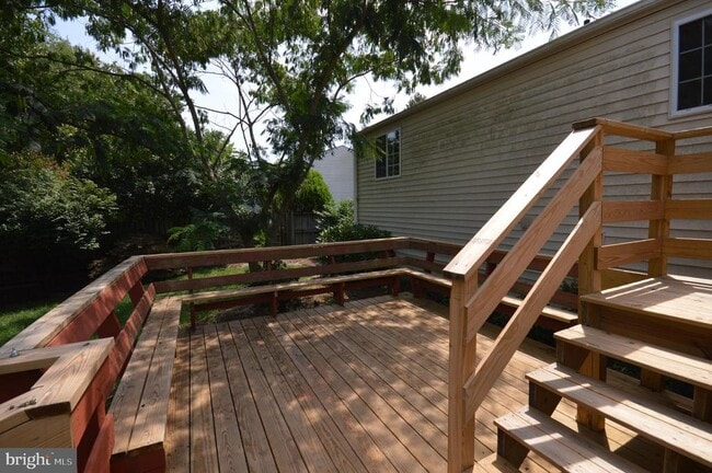 Building Photo - 7011 Vantage Dr