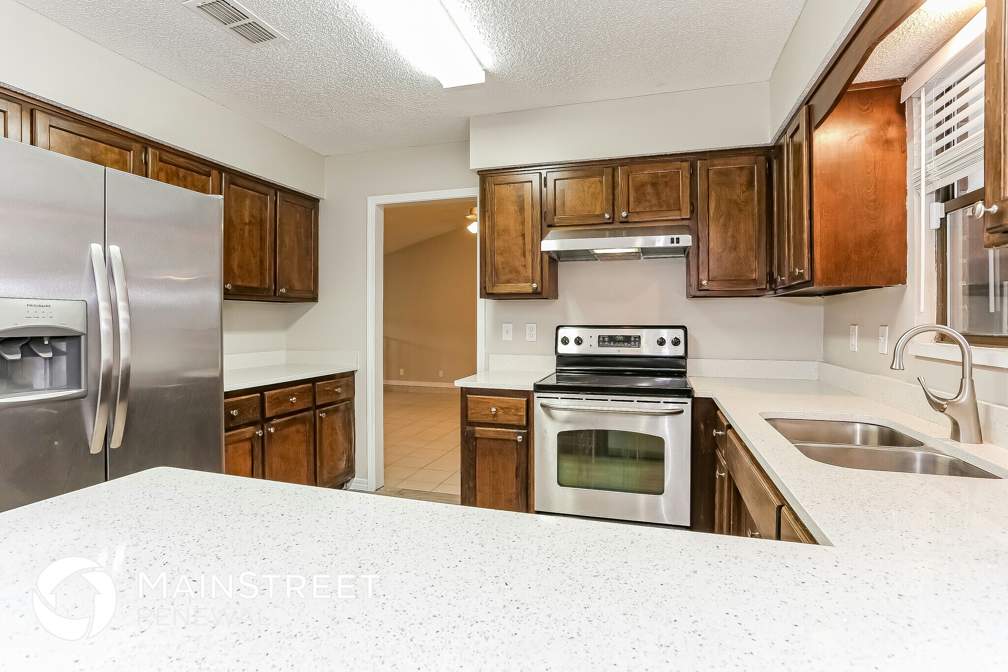 Building Photo - 450 Segovia Dr