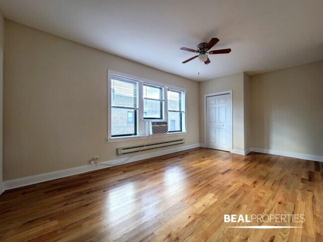 Building Photo - 1 bedroom in CHICAGO IL 60613